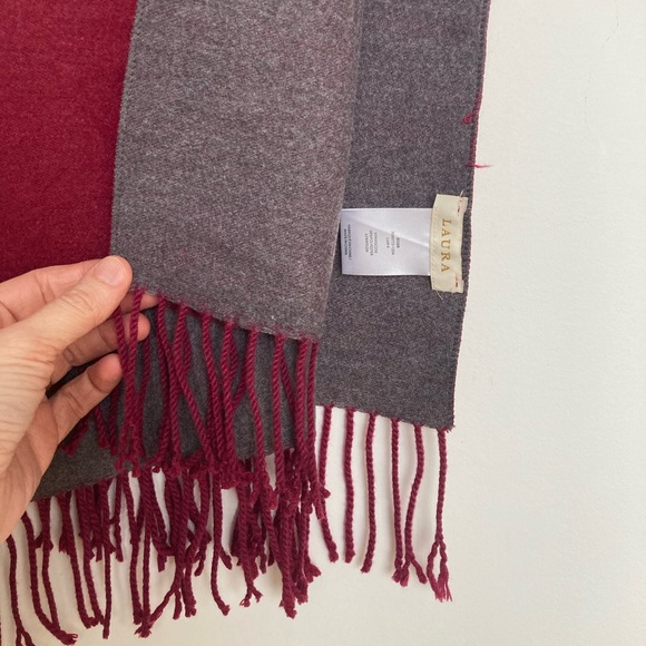 NWOT Very Soft Laura Scarf - Picture 2 of 6